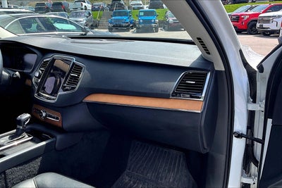 2021 Volvo XC90 Momentum