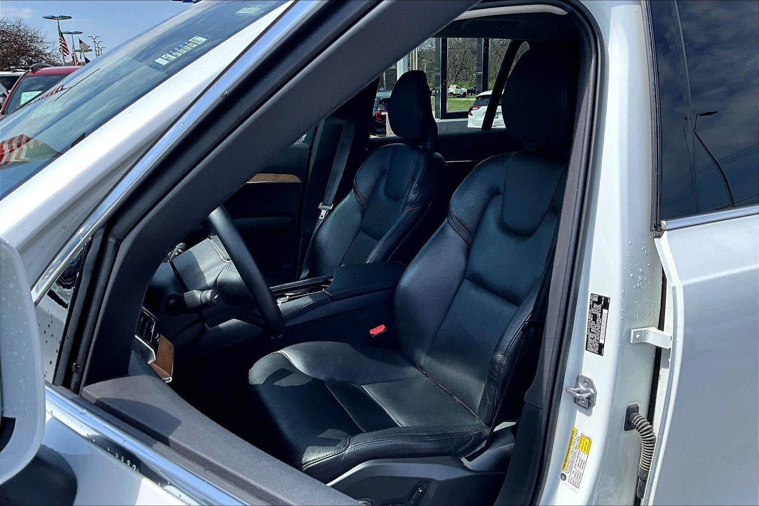 2021 Volvo XC90 Momentum