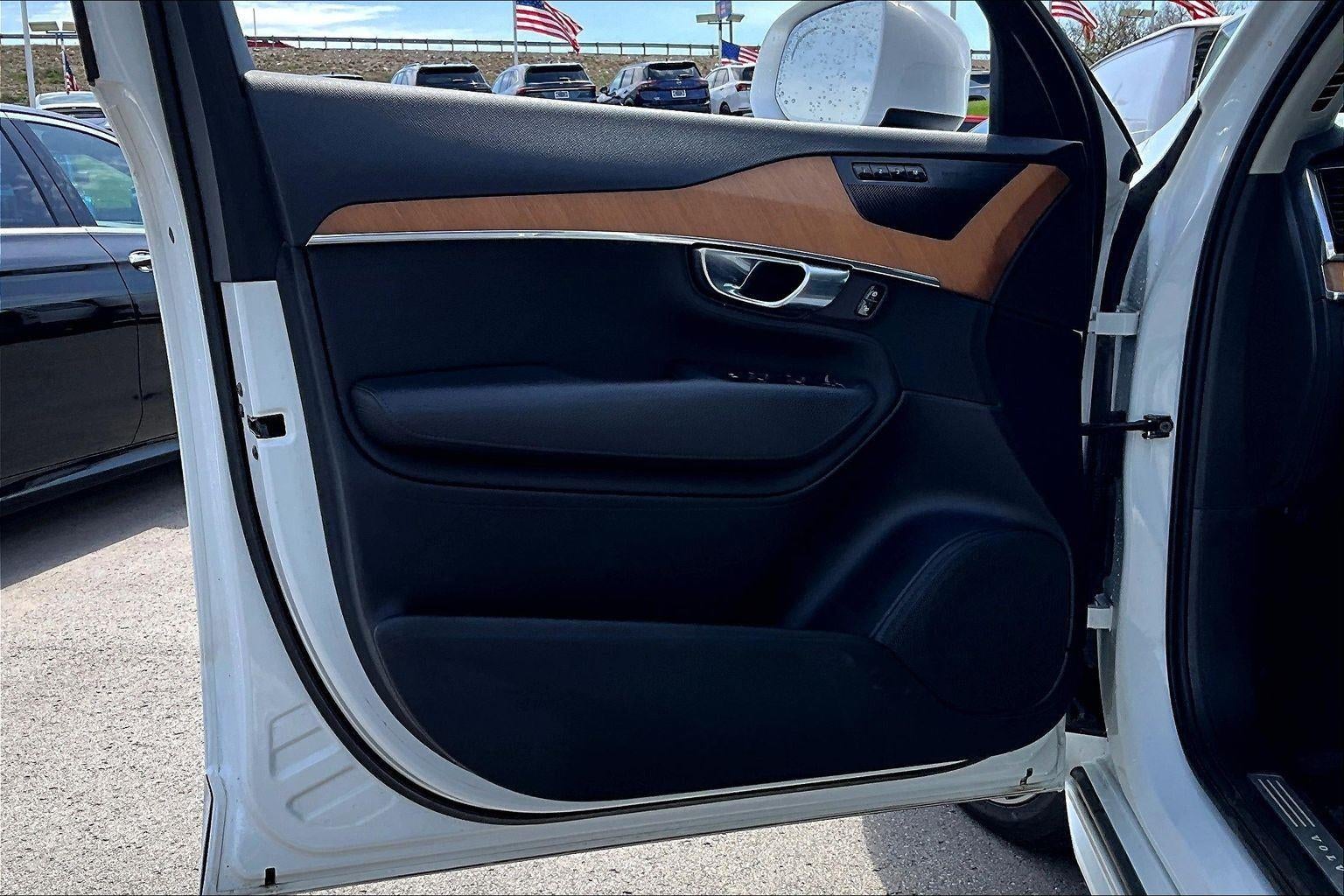 2021 Volvo XC90 Momentum