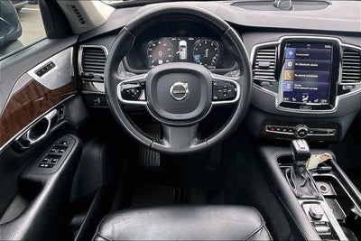 2016 Volvo XC90 T6 Momentum