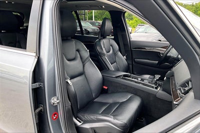 2016 Volvo XC90 T6 Momentum
