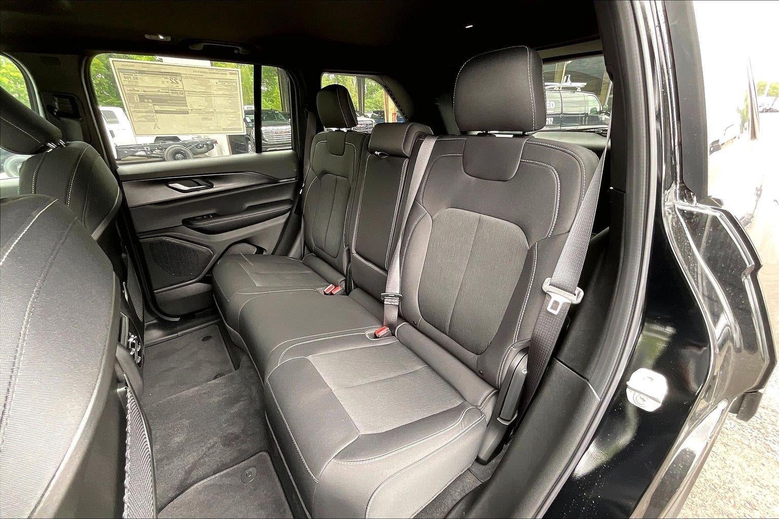 2026 Jeep Grand Cherokee GRAND CHEROKEE LAREDO X 4X4
