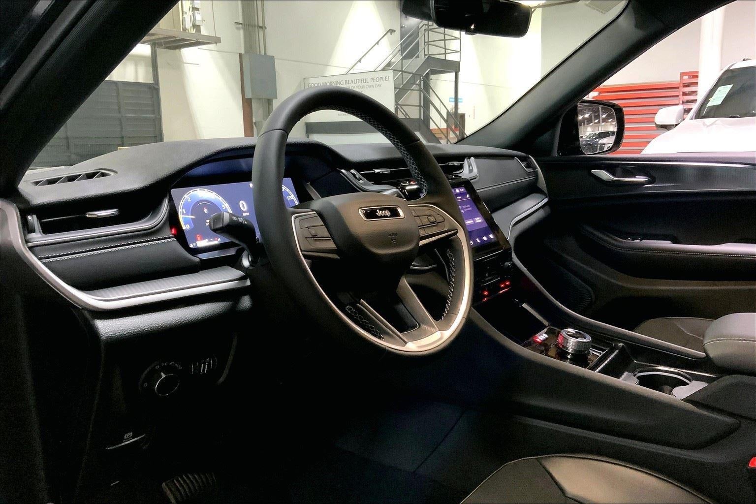 2025 Jeep Grand Cherokee GRAND CHEROKEE ALTITUDE 4X4