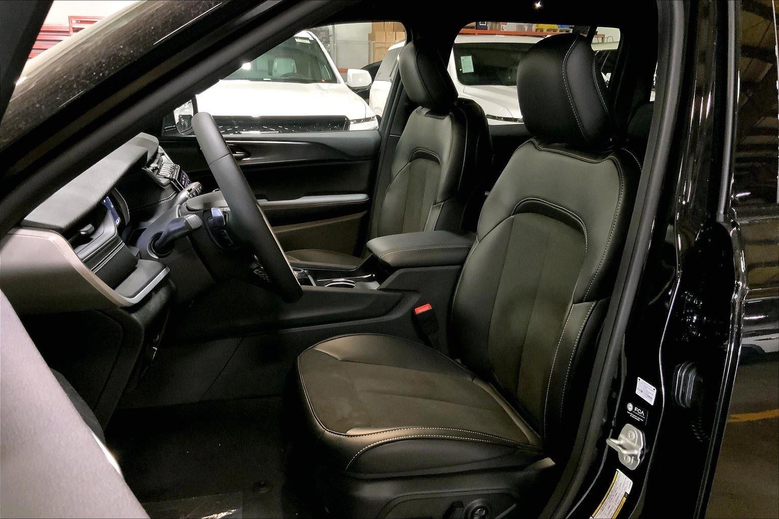 2025 Jeep Grand Cherokee GRAND CHEROKEE ALTITUDE 4X4