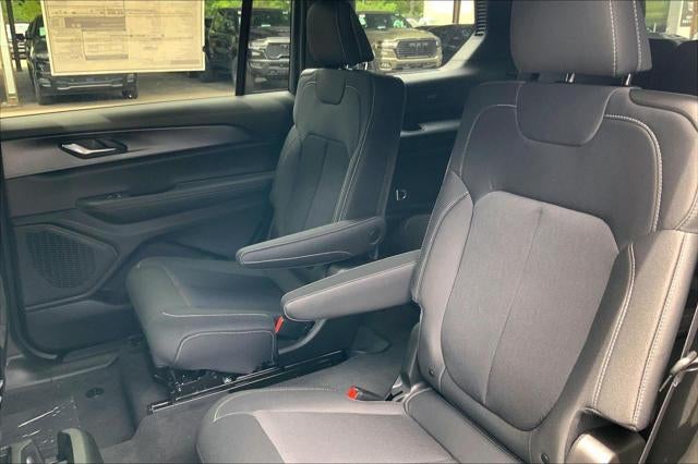 2026 Jeep Grand Cherokee GRAND CHEROKEE L LAREDO X 4X4