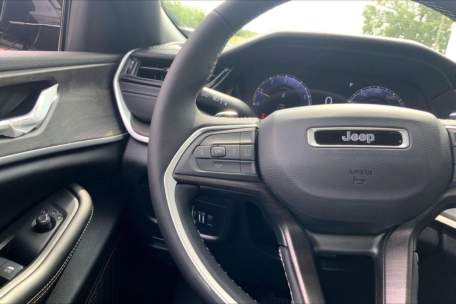 2026 Jeep Grand Cherokee GRAND CHEROKEE L LAREDO ALTITUDE 4X4