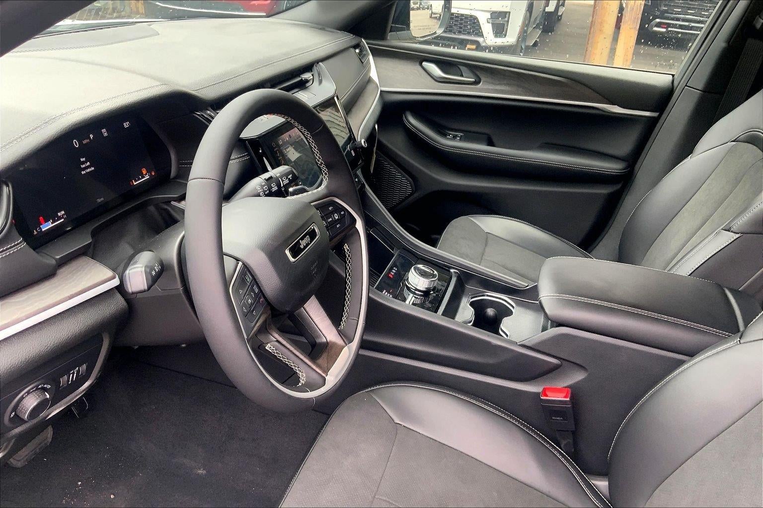 2026 Jeep Grand Cherokee GRAND CHEROKEE L LAREDO ALTITUDE 4X4