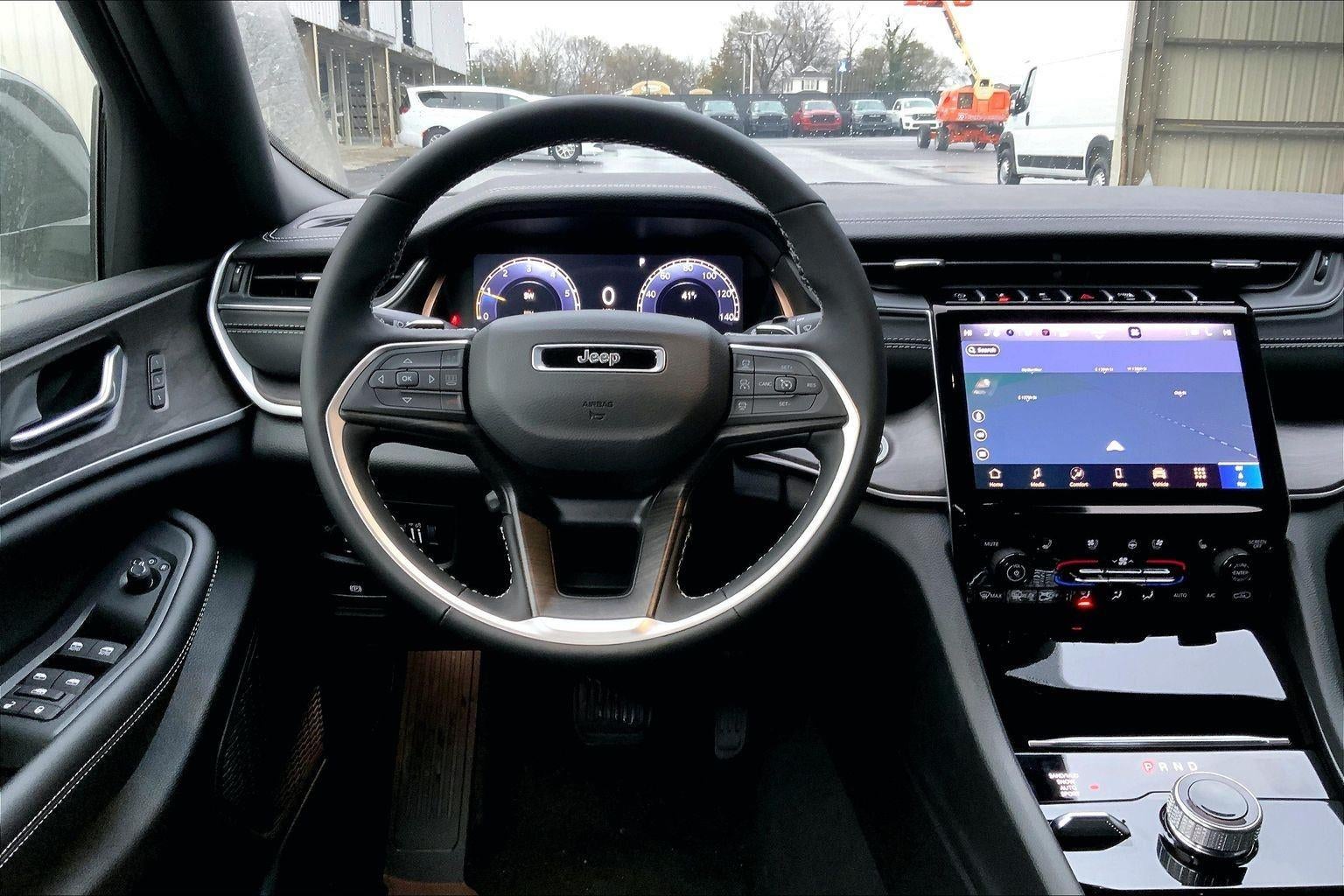 2025 Jeep Grand Cherokee GRAND CHEROKEE L LIMITED 4X4