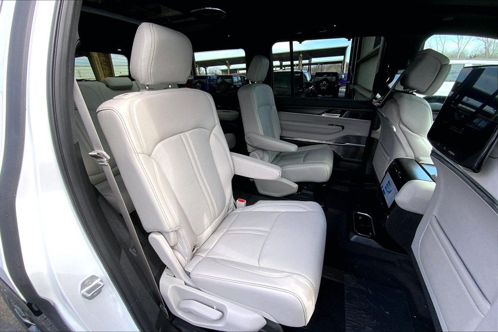 2026 Jeep Grand Wagoneer GRAND WAGONEER SUMMIT OBSIDIAN 4X4