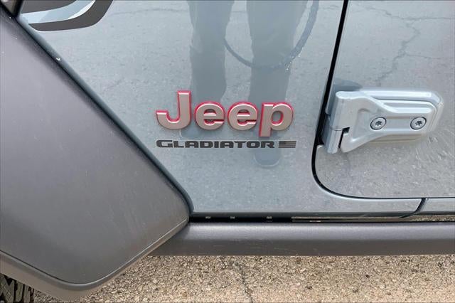 2026 Jeep Gladiator GLADIATOR SHADOW OPS 4X4