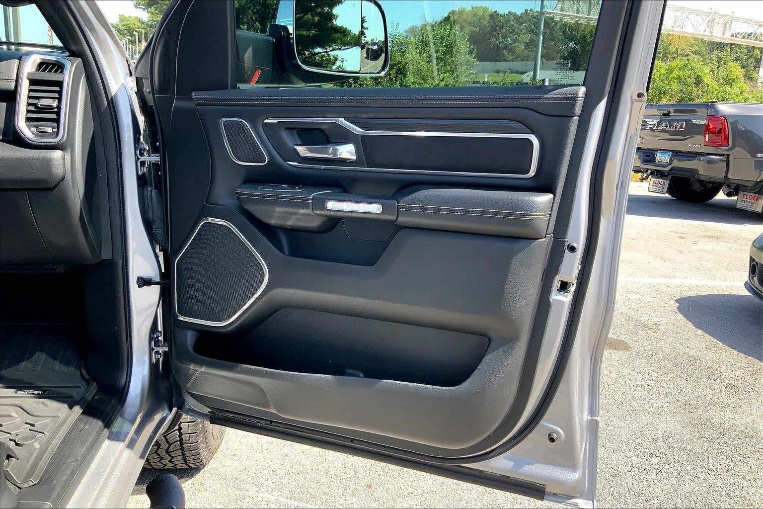 2023 RAM 1500 Laramie Crew Cab 4x4 5'7' Box