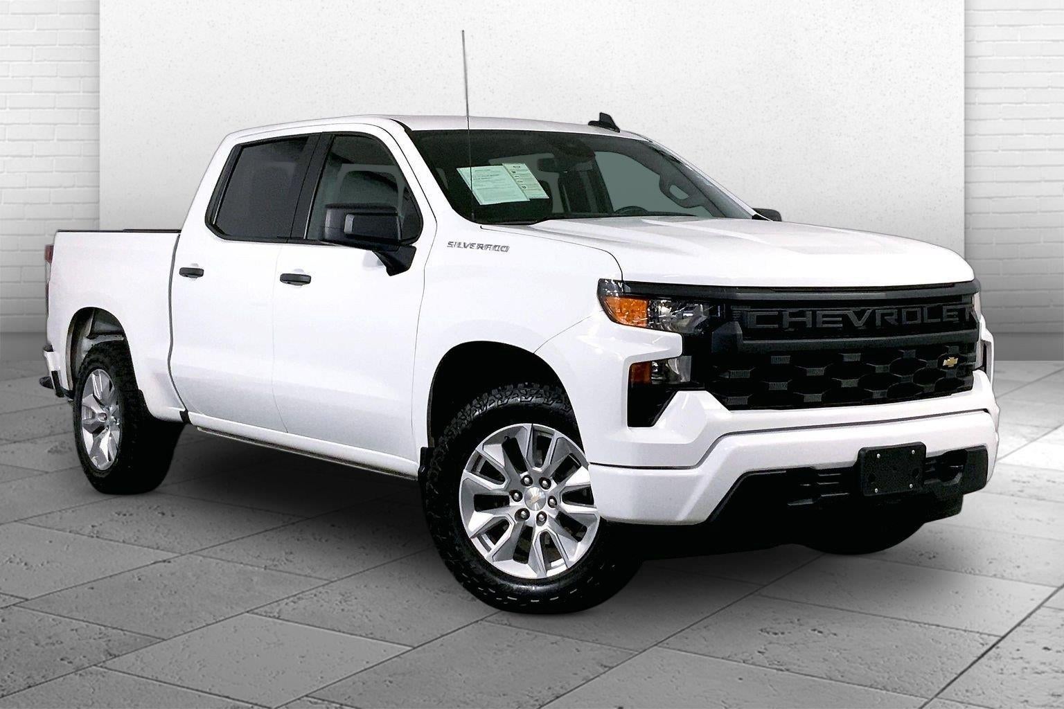 2022 Chevrolet Silverado 1500 4WD Crew Cab Short Bed Custom