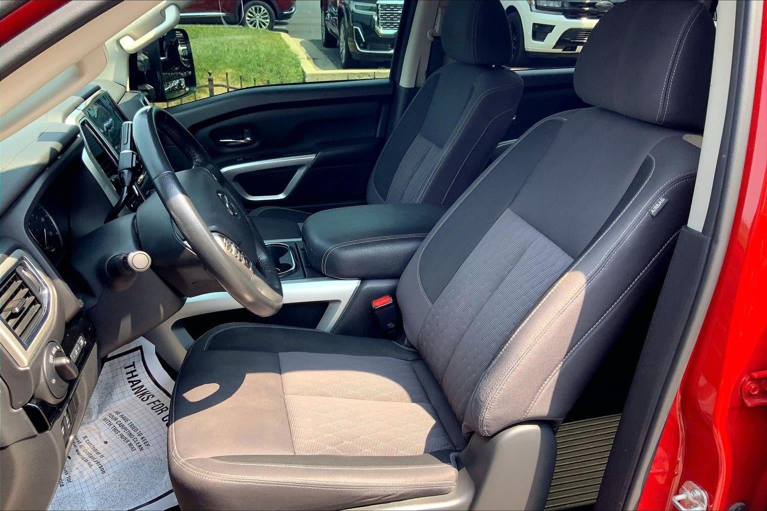 2022 Nissan TITAN Crew Cab SV 4x4