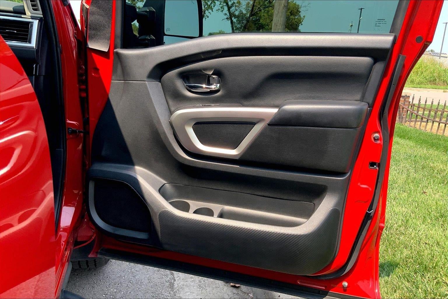 2022 Nissan TITAN Crew Cab SV 4x4