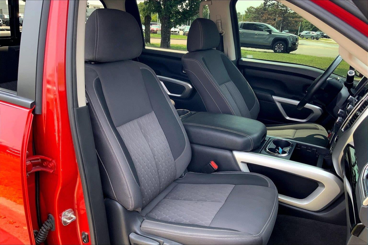 2022 Nissan TITAN Crew Cab SV 4x4