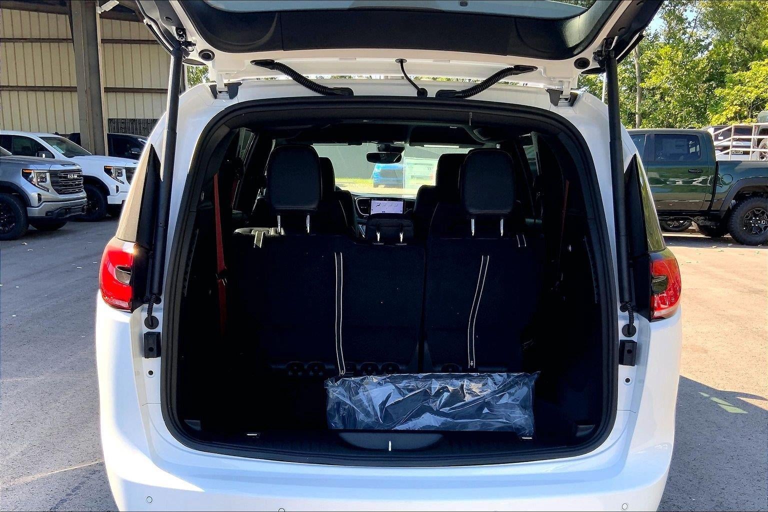 2027 Chrysler Pacifica PACIFICA SELECT