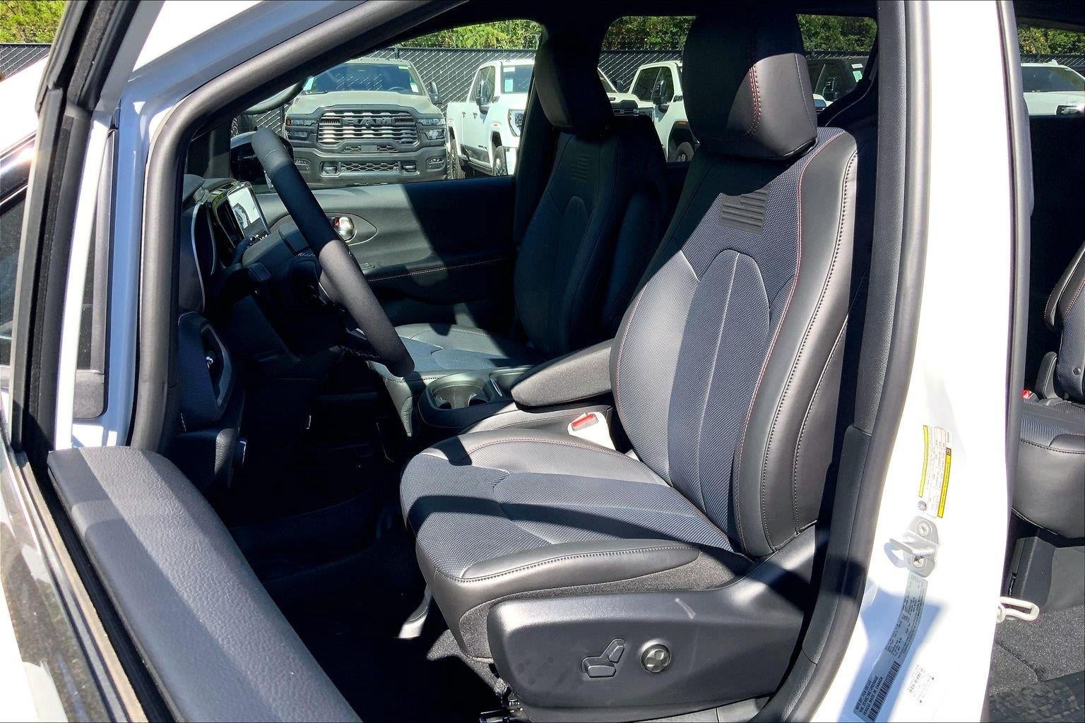 2027 Chrysler Pacifica PACIFICA SELECT