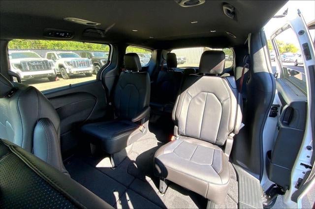 2027 Chrysler Pacifica PACIFICA SELECT