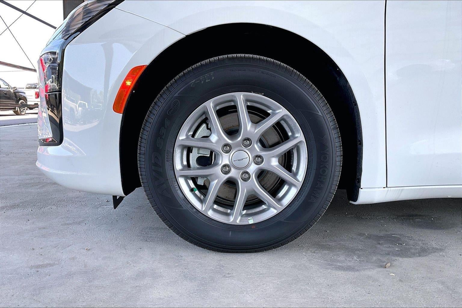 2027 Chrysler Pacifica PACIFICA SELECT