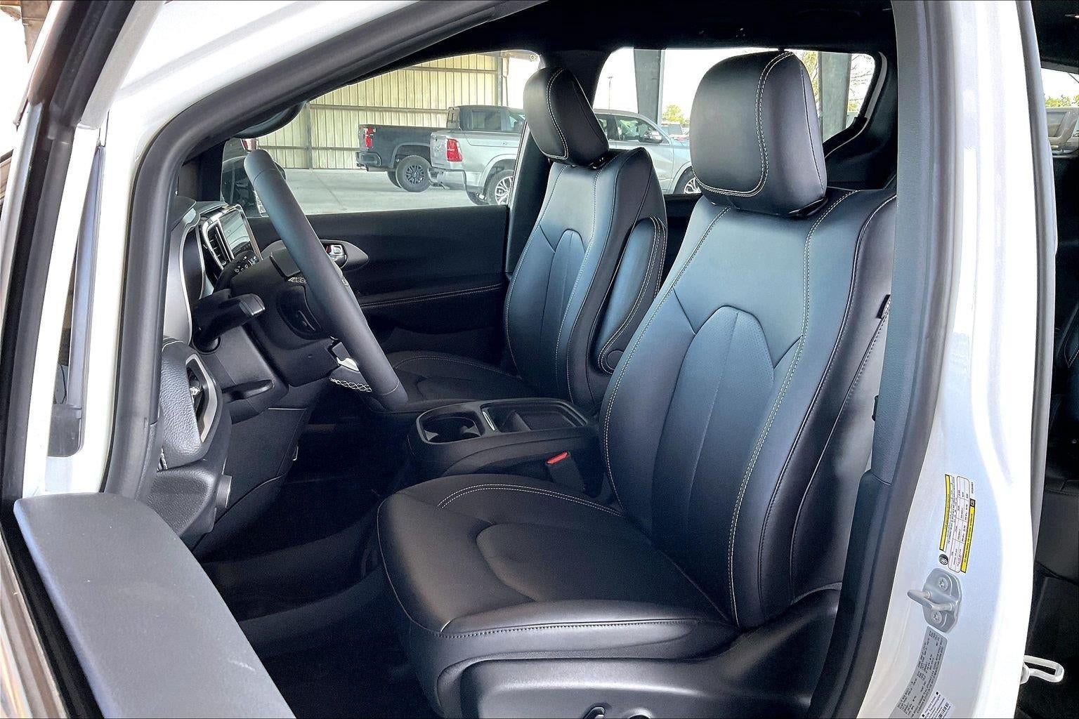 2027 Chrysler Pacifica PACIFICA SELECT