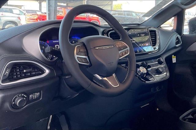 2027 Chrysler Pacifica PACIFICA SELECT