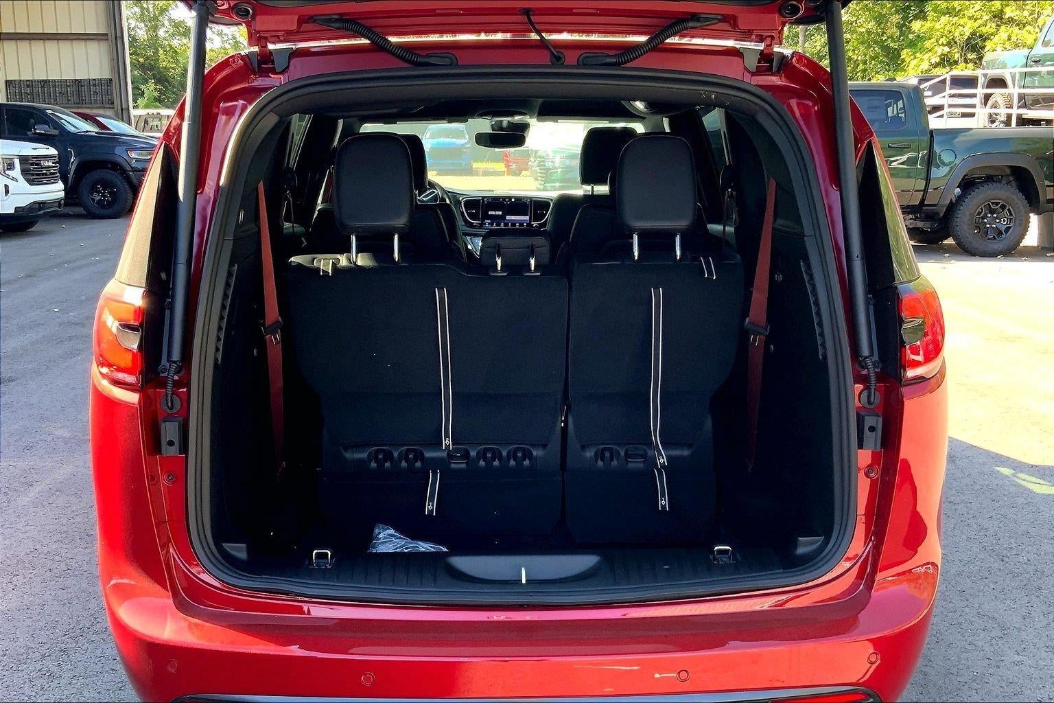 2027 Chrysler Pacifica PACIFICA SELECT