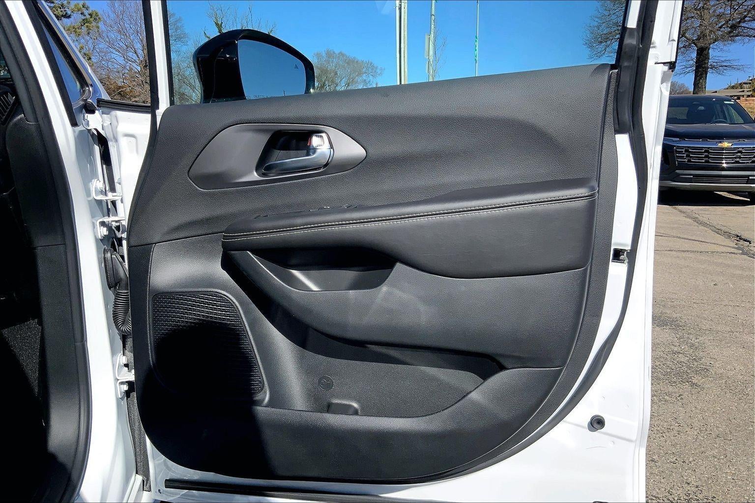 2026 Chrysler Voyager VOYAGER LX