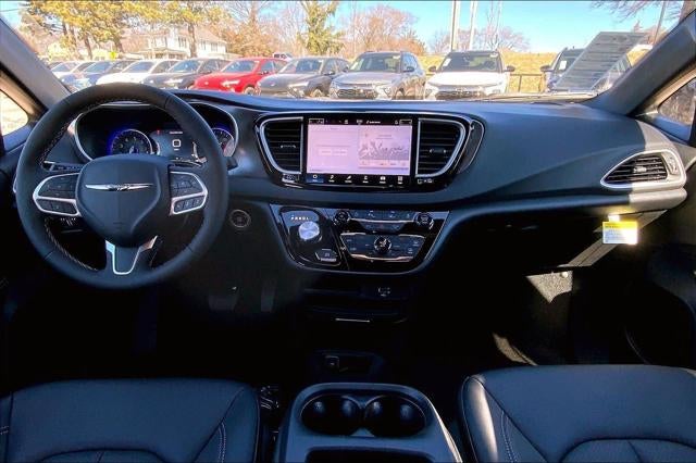 2026 Chrysler Voyager VOYAGER LX