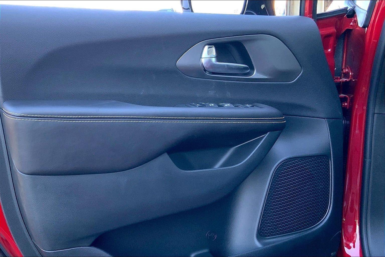 2026 Chrysler Voyager VOYAGER LX