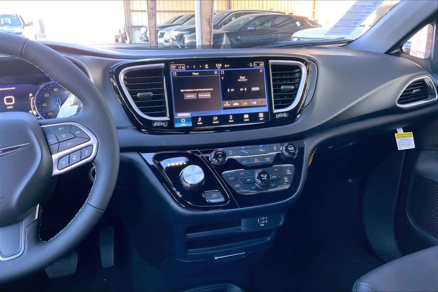 2026 Chrysler Voyager VOYAGER LX