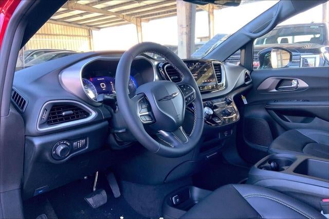 2026 Chrysler Voyager VOYAGER LX