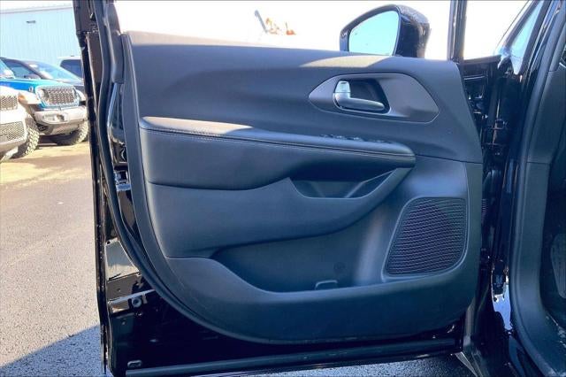 2026 Chrysler Voyager VOYAGER LX