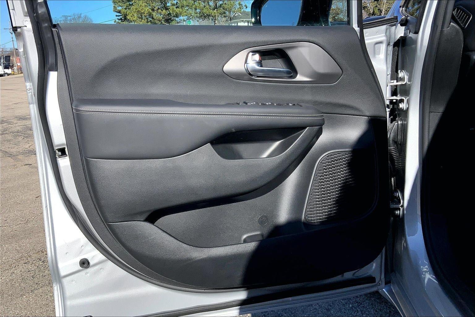 2026 Chrysler Voyager VOYAGER LX