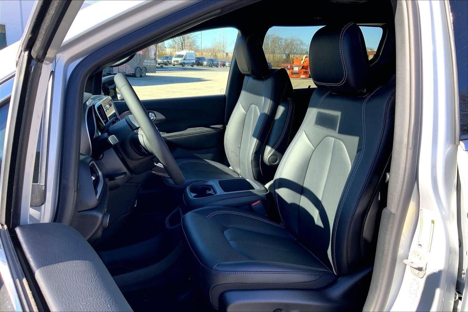 2026 Chrysler Voyager VOYAGER LX