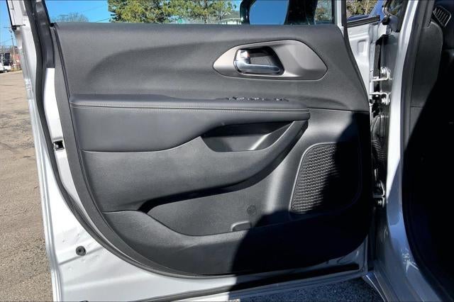 2026 Chrysler Voyager VOYAGER LX