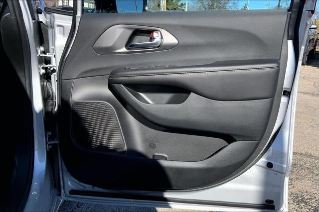 2026 Chrysler Voyager VOYAGER LX