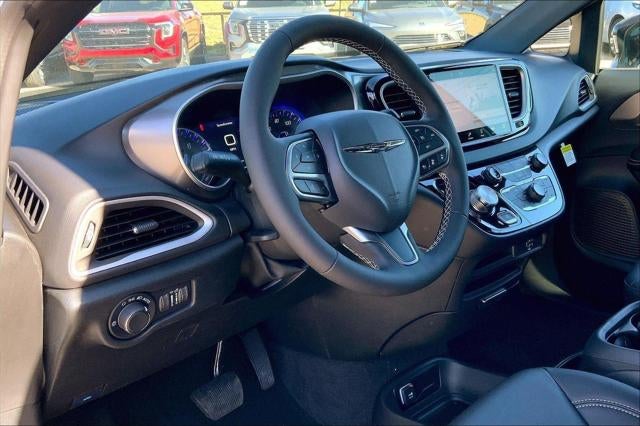 2026 Chrysler Voyager VOYAGER LX