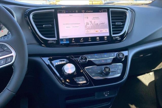 2026 Chrysler Voyager VOYAGER LX