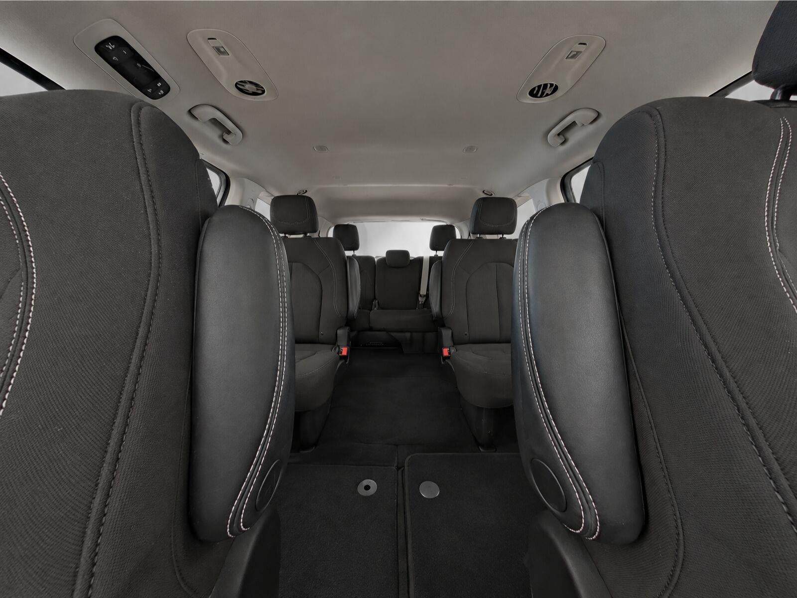 2024 Chrysler Voyager LX