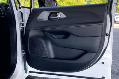 2027 Chrysler Pacifica PACIFICA SELECT AWD