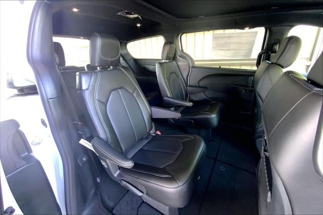 2027 Chrysler Pacifica PACIFICA SELECT AWD