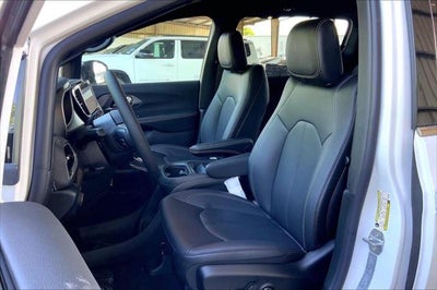 2027 Chrysler Pacifica PACIFICA SELECT AWD