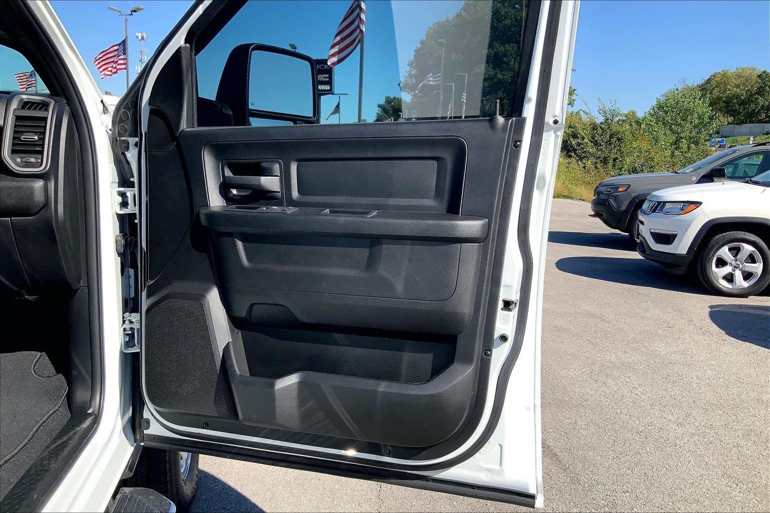 2024 RAM 3500 Tradesman Crew Cab 4x4 6'4' Box