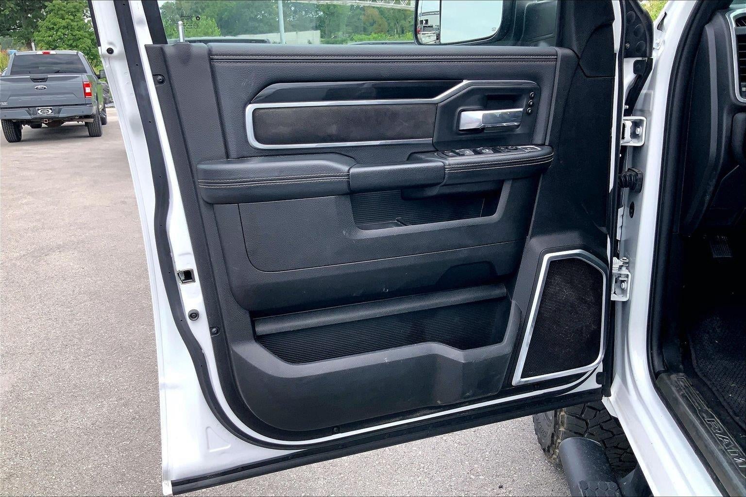 2021 RAM 3500 Laramie Crew Cab 4x4 8' Box
