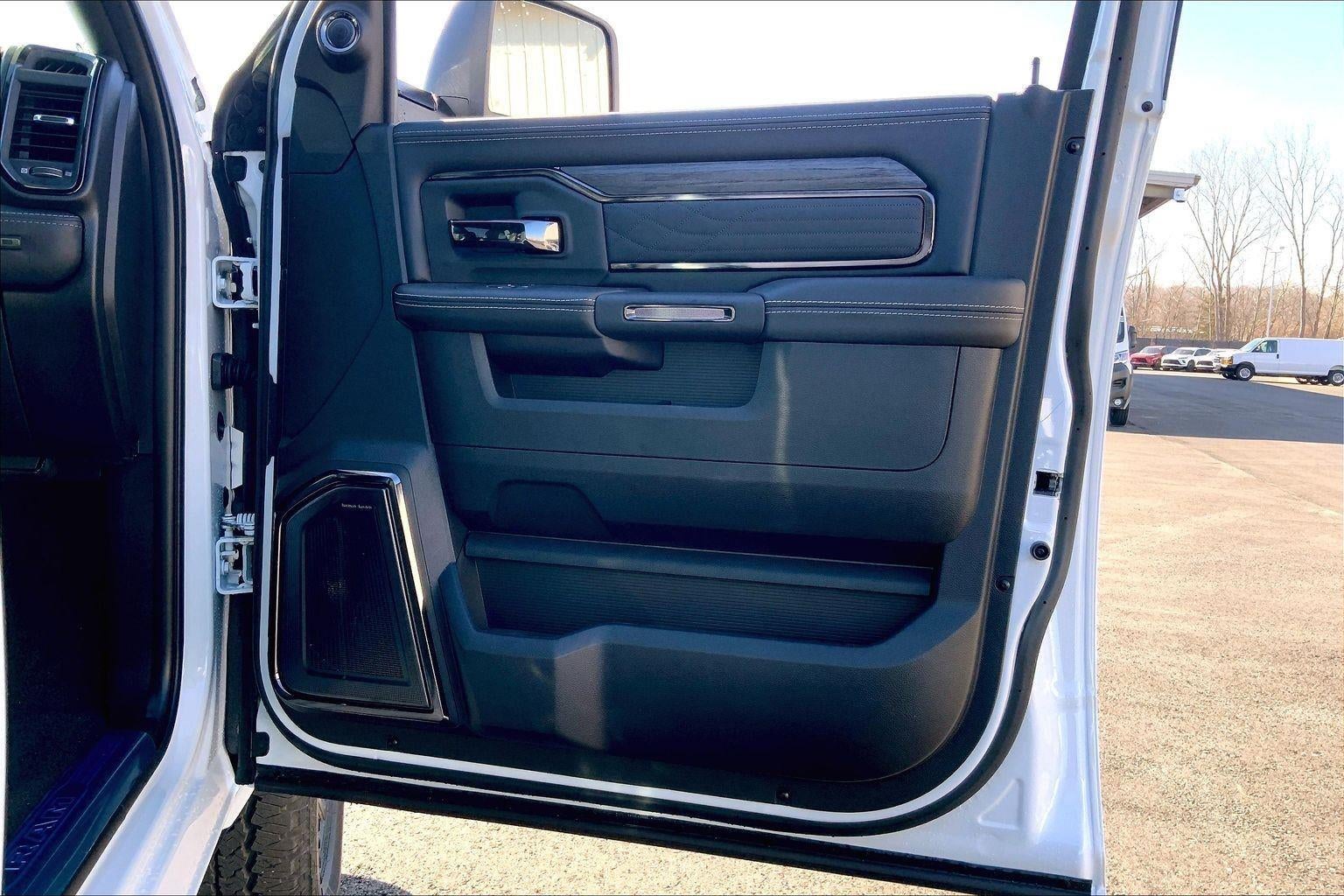 2026 RAM Ram 2500 RAM 2500 LIMITED MEGA CAB 4X4 6'4' BOX