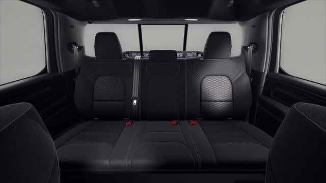 2027 RAM 1500 RAM 1500 EXPRESS CREW CAB 4X4 5'7' BOX