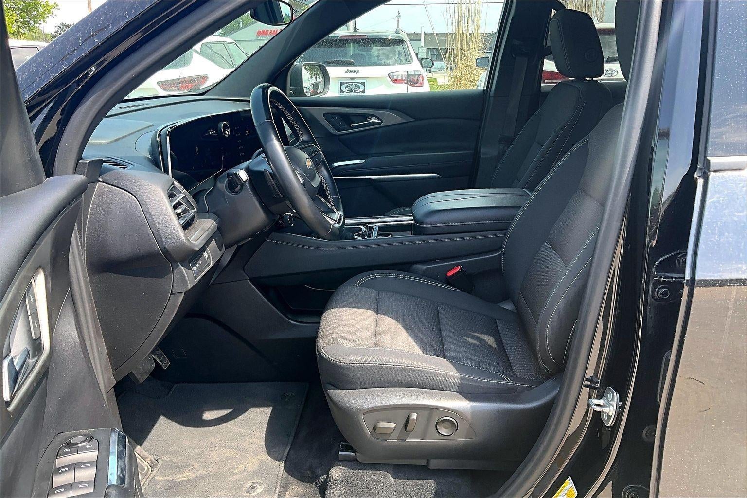 2024 Chevrolet Traverse FWD LT