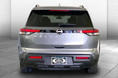 2025 Nissan Pathfinder SV