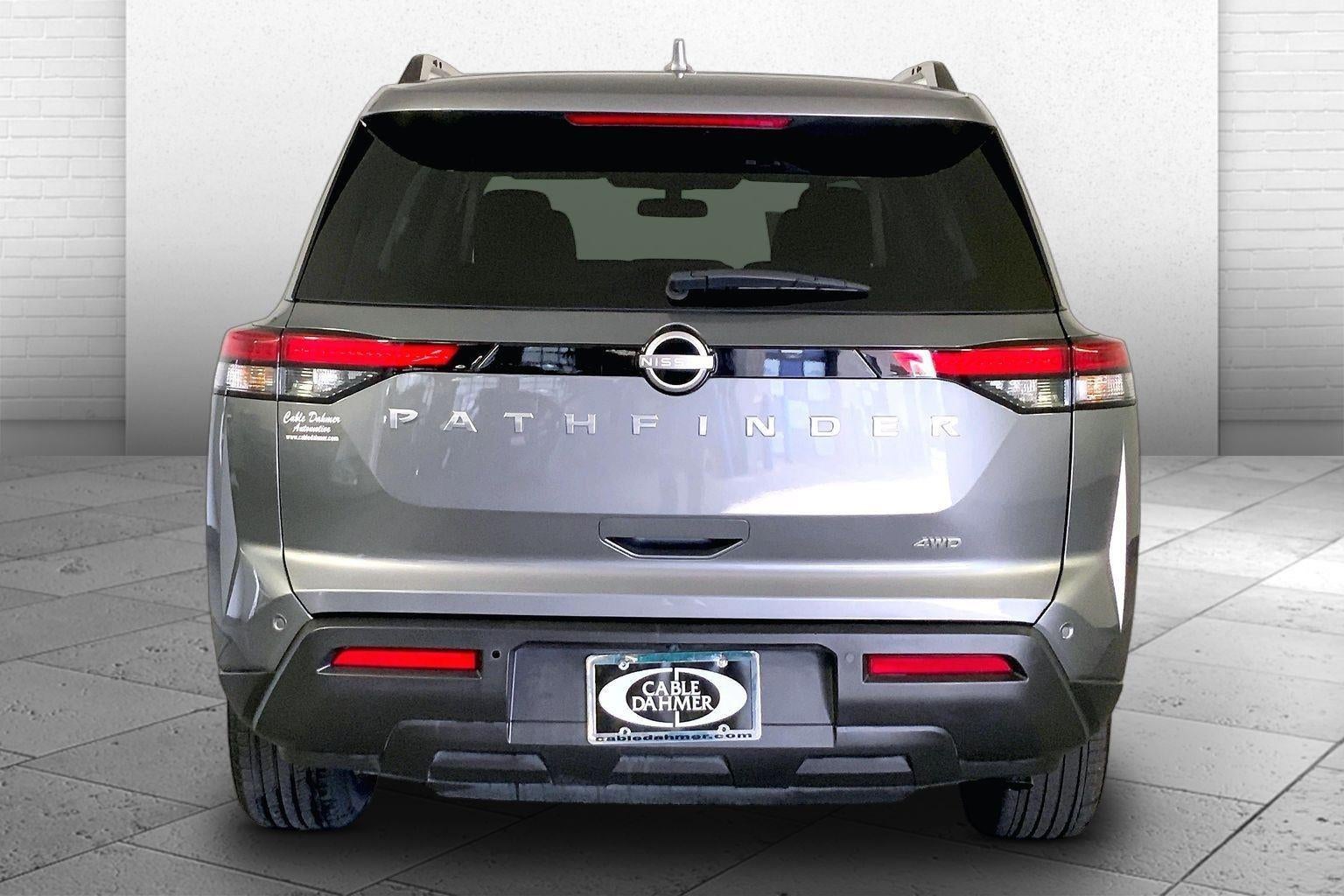 2025 Nissan Pathfinder SV