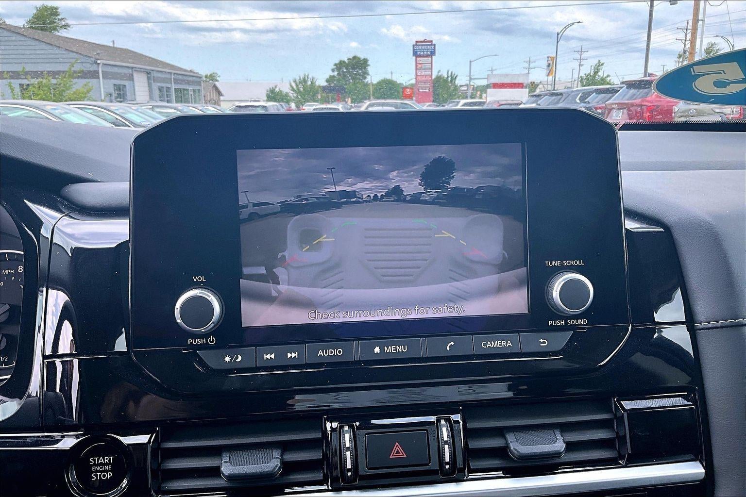 2025 Nissan Pathfinder SV